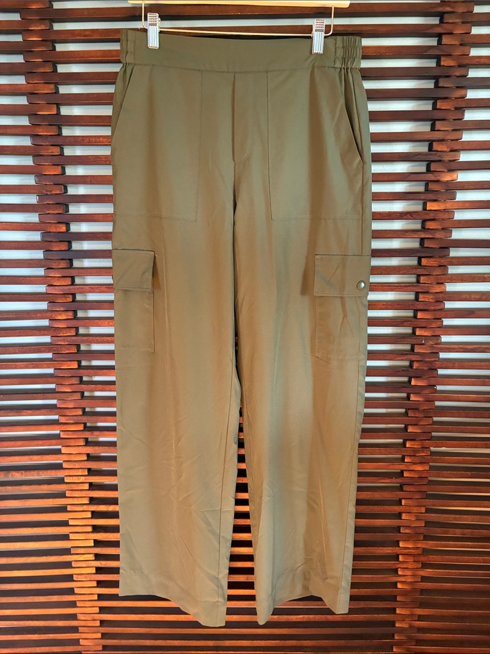 🎉NEW LISTING!🎉Lou & Grey Olive Cargo Pants